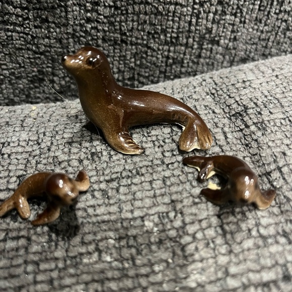 Vintage Antique Porcelain Ceramic Small Seal Mother Baby Set Animals - Picture 6 of 7